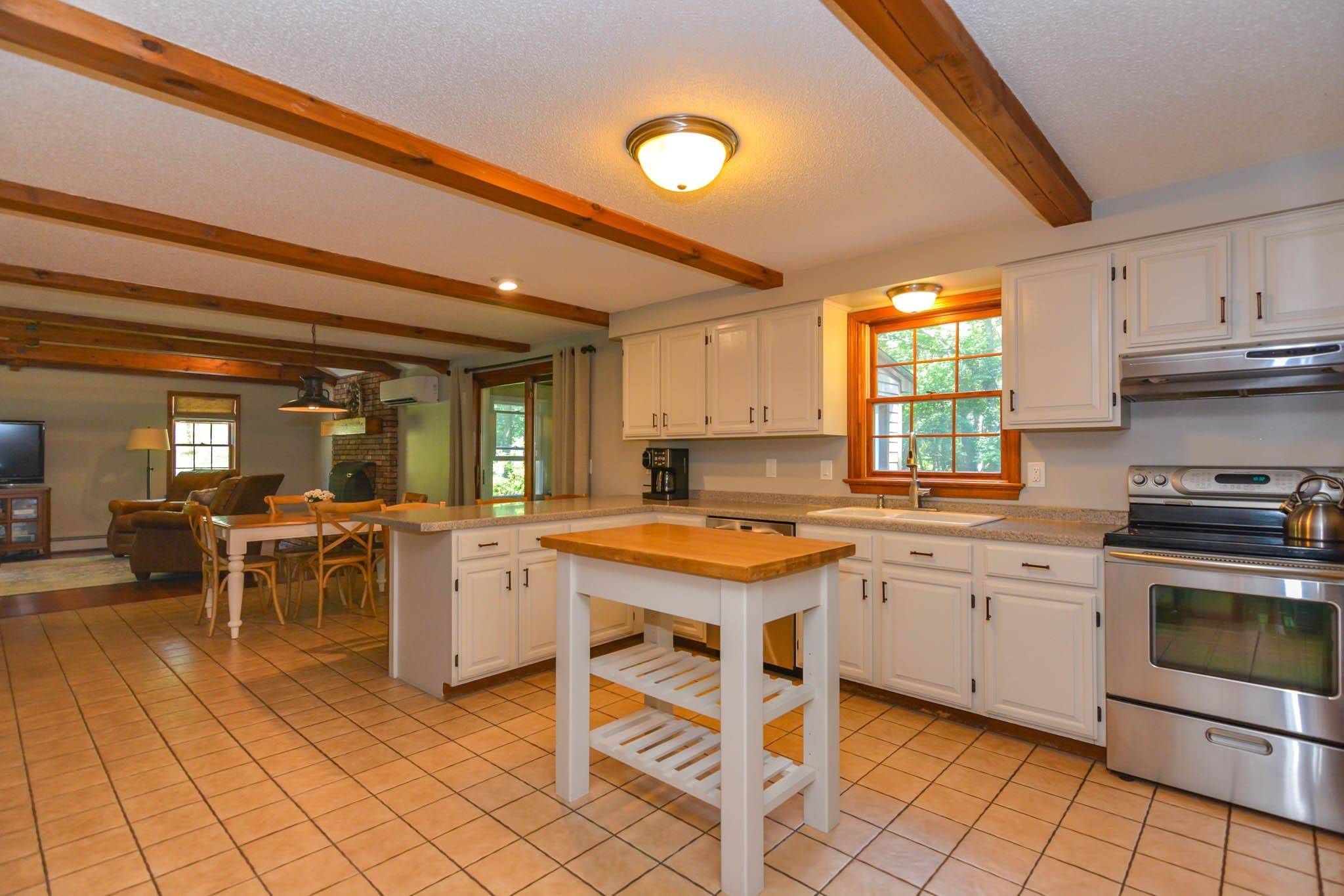 Londonderry, NH 03053,7 Angelo LN