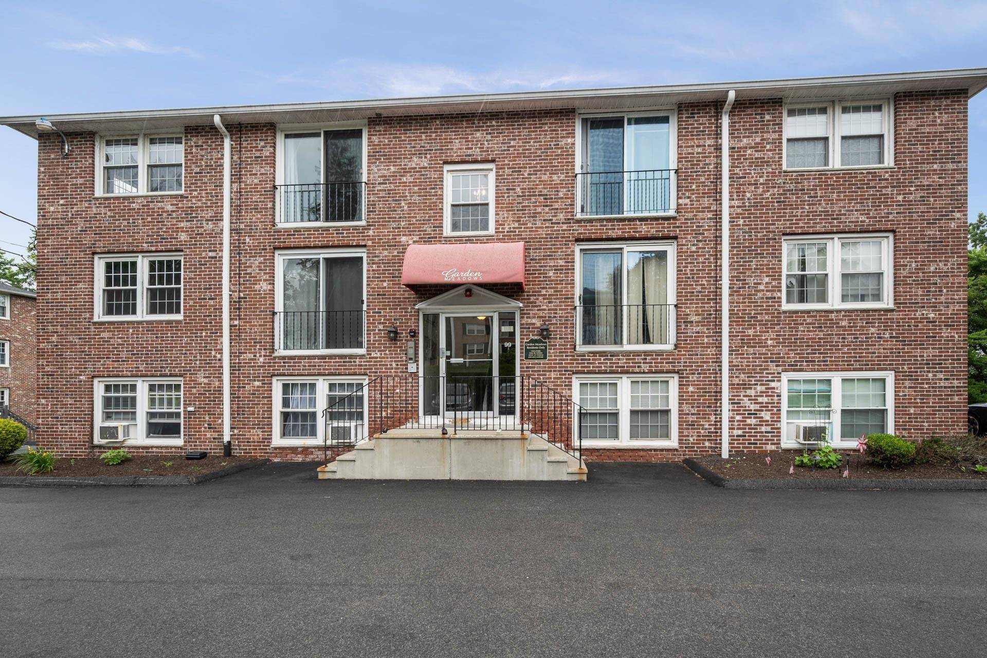 Derry, NH 03038,99 East Broadway ST #9
