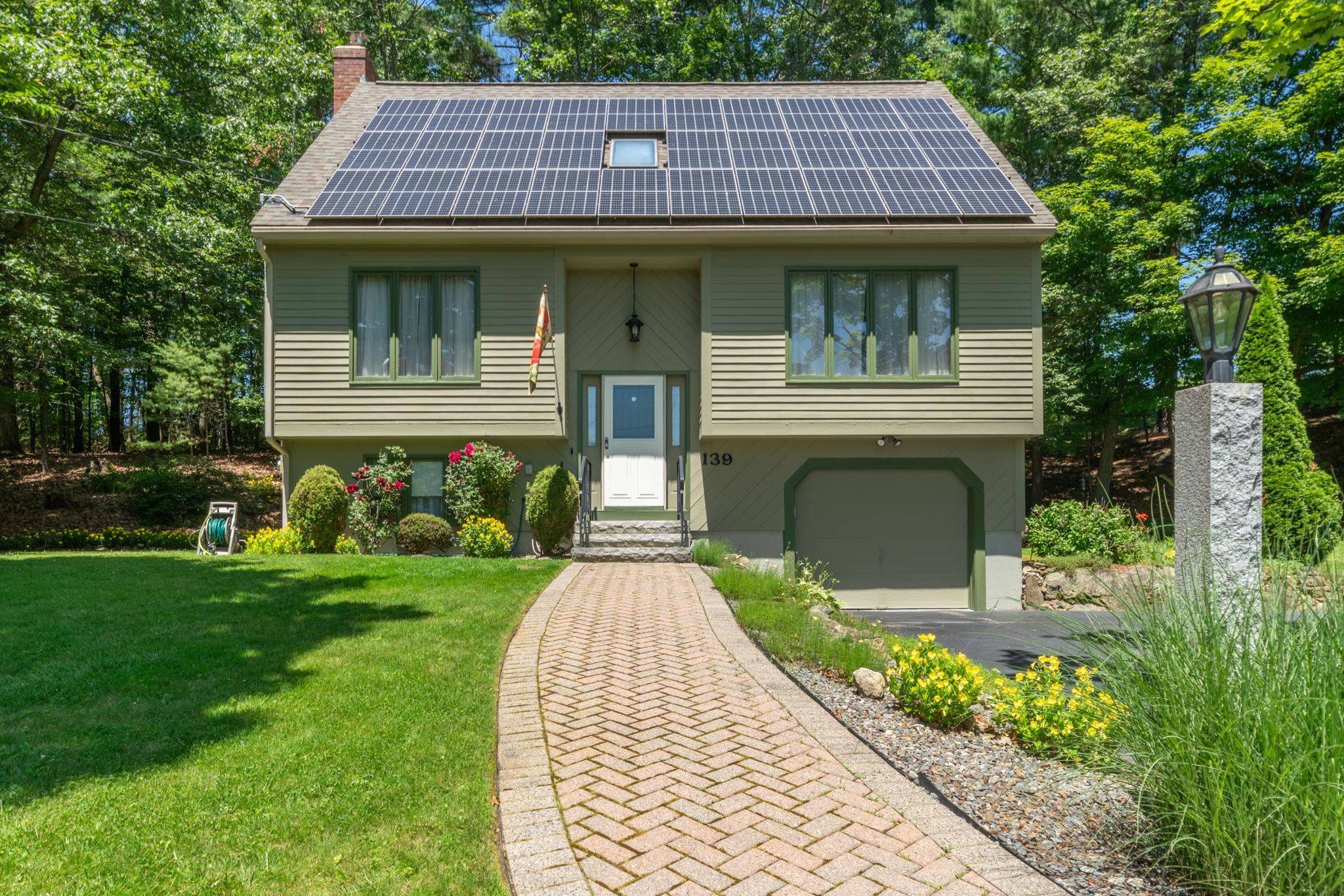 Hudson, NH 03051,139 Barretts Hill RD