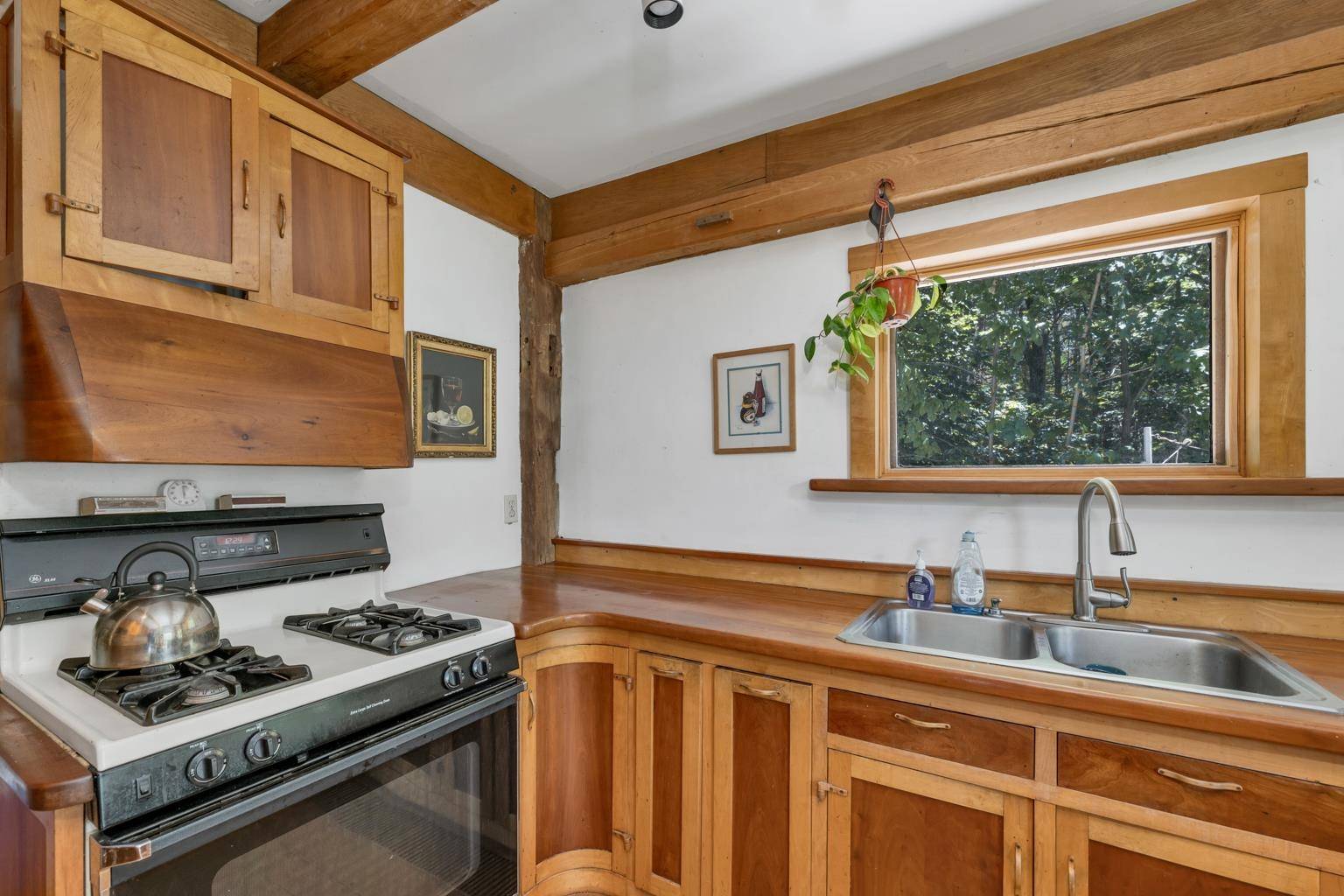 Pittsfield, NH 03263,520 Clough RD