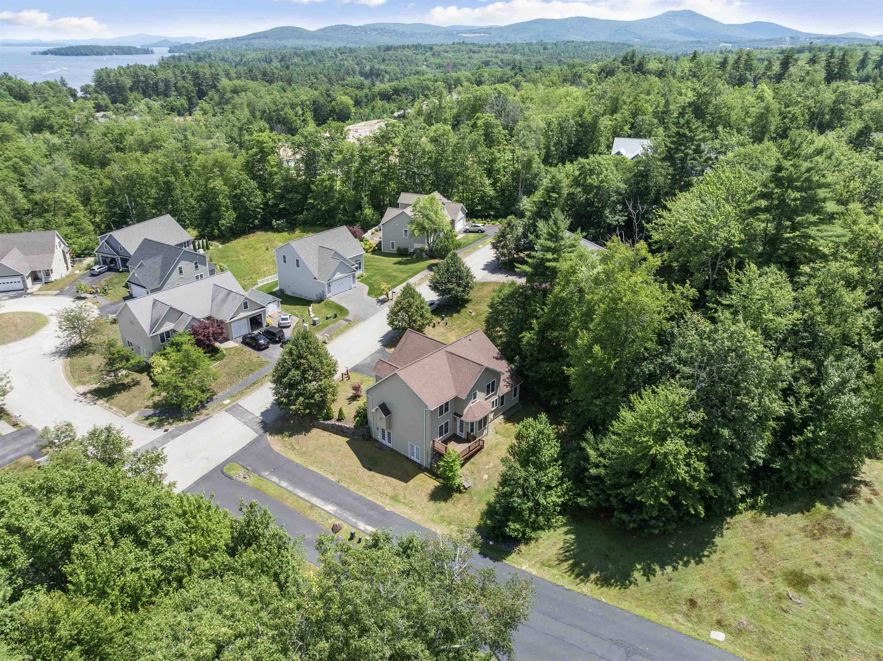 Laconia, NH 03246,43 Sterling DR