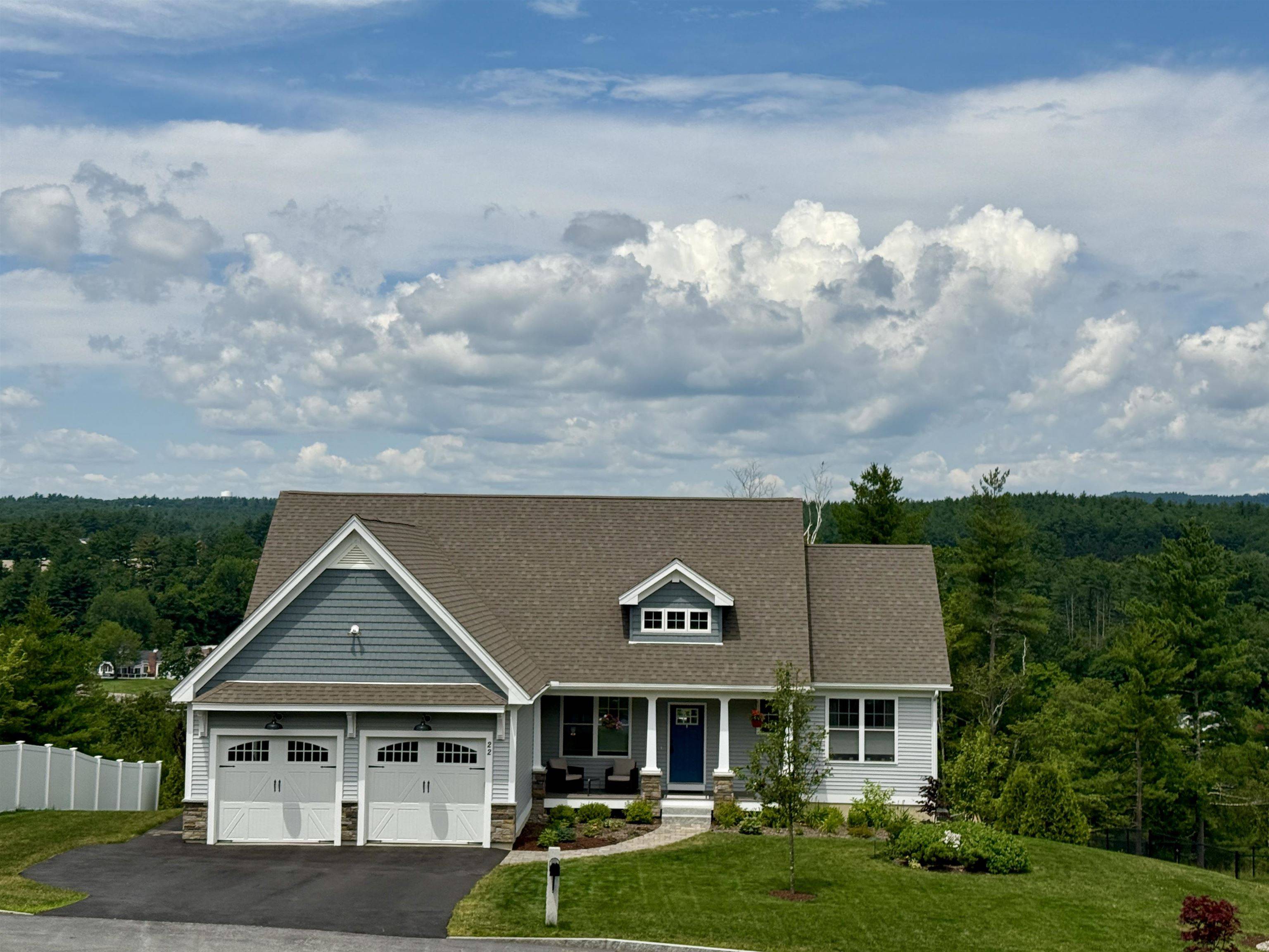 22 Hummingbird DR, Manchester, NH 03104