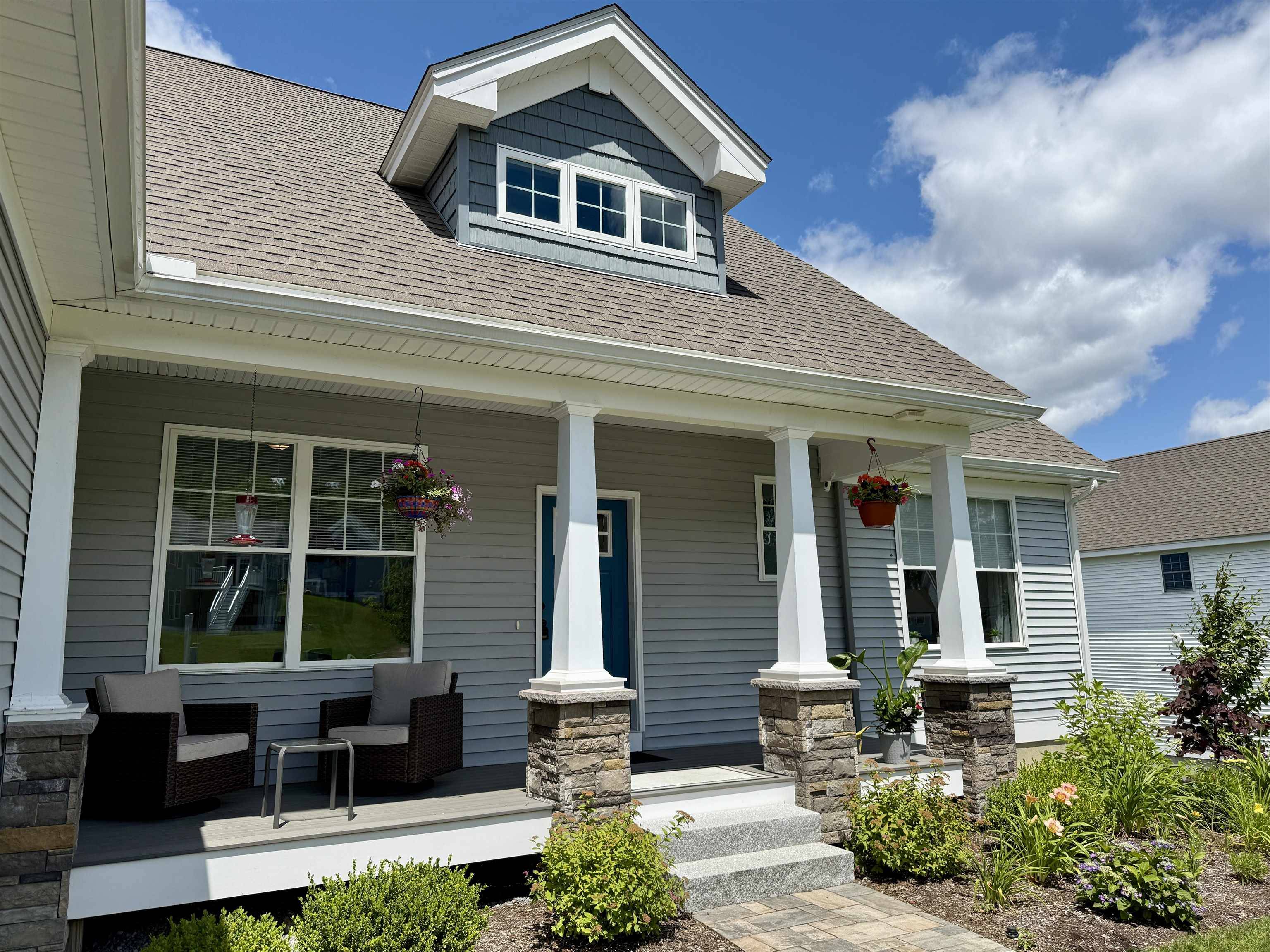 22 Hummingbird DR, Manchester, NH 03104