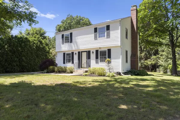 Hampton, NH 03842,290 Mill RD