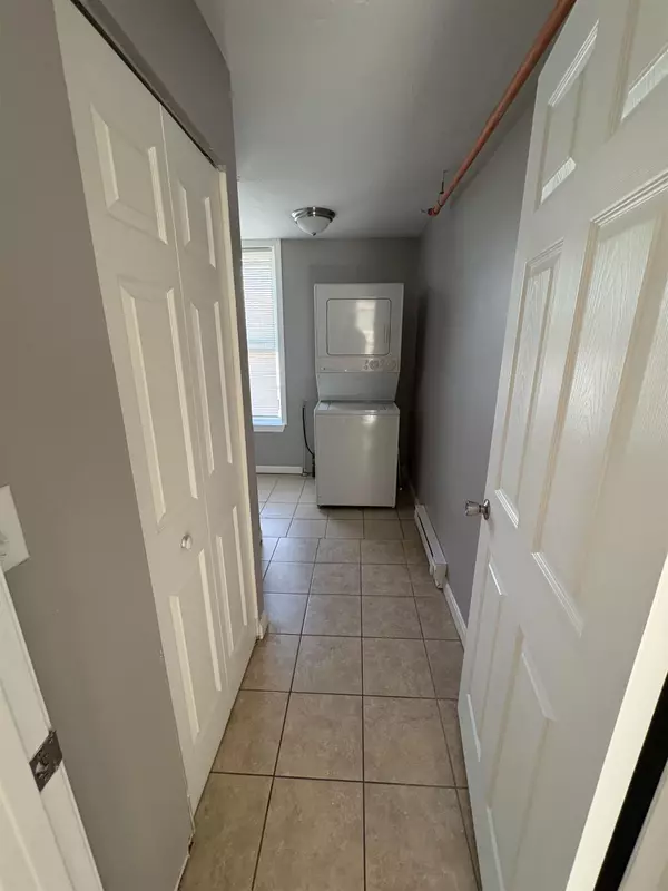 Manchester, NH 03102,80 Walsh AVE