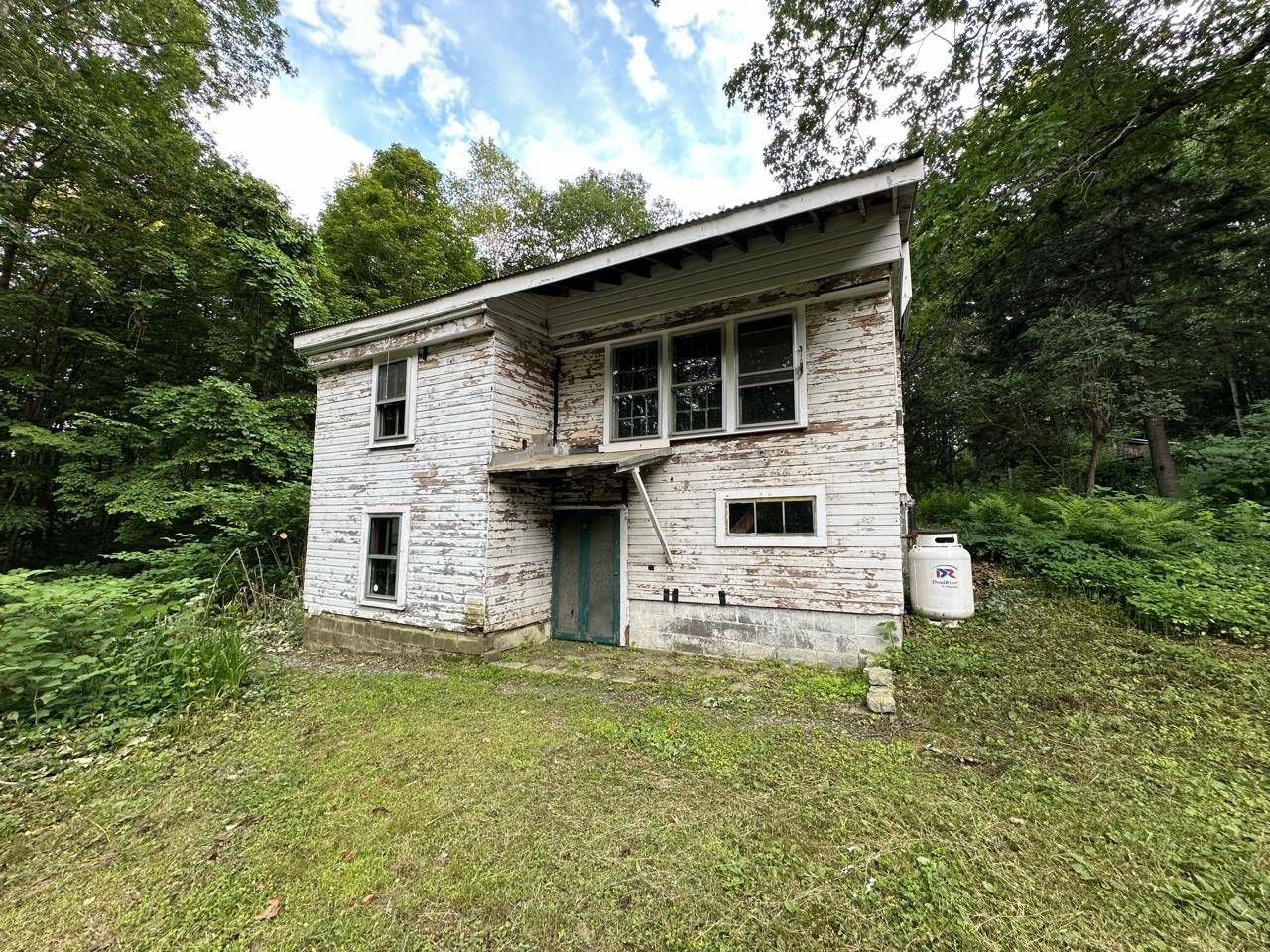 84 Signal Pine RD, Putney, VT 05346