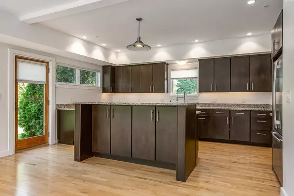 Portsmouth, NH 03801,659 Dennett ST #1