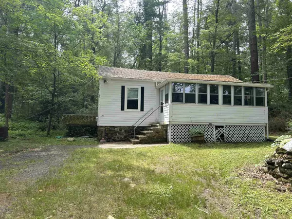 2 S Shore DR, Pelham, NH 03076