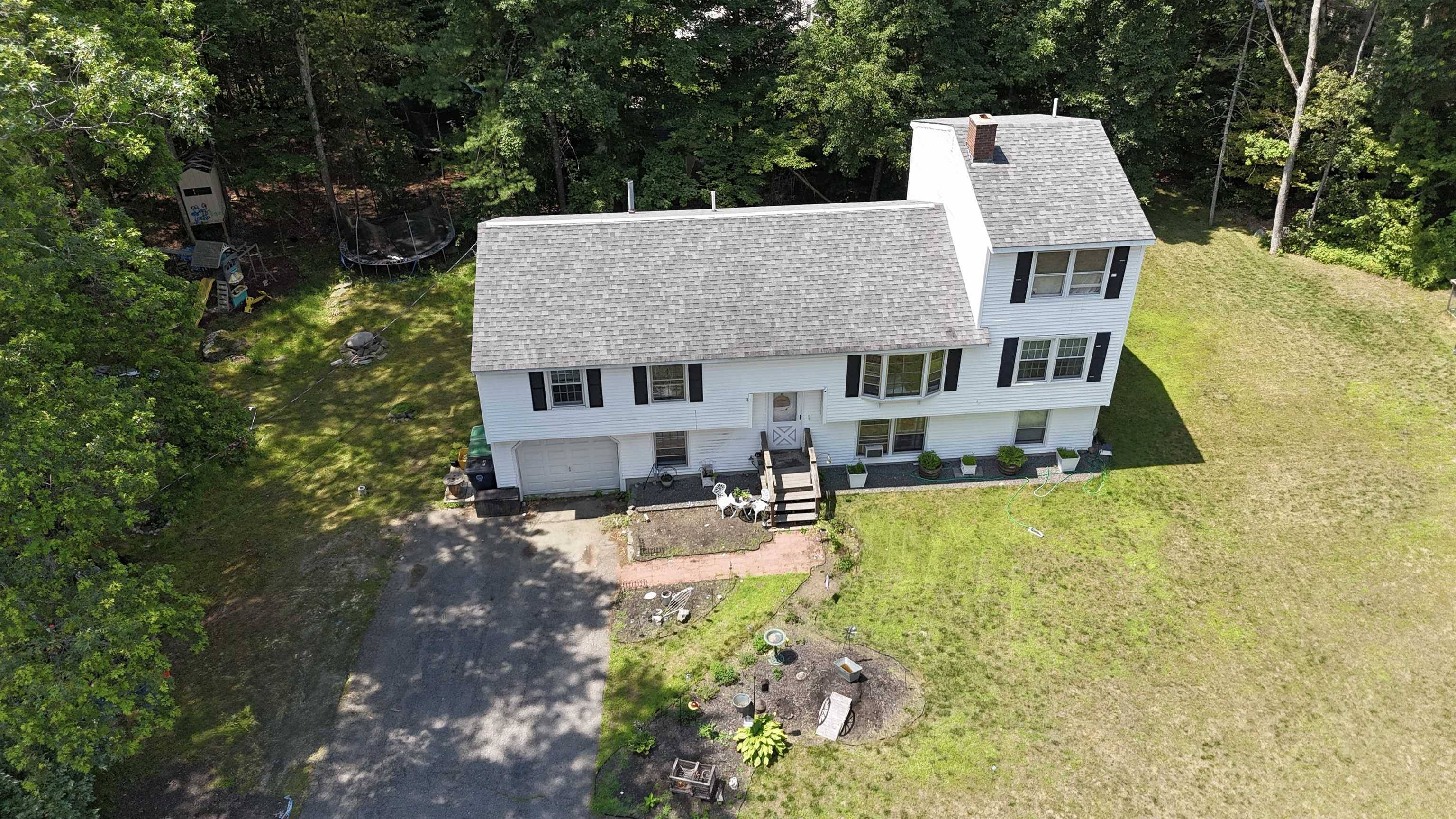 8 Kim DR, Nashua, NH 03062