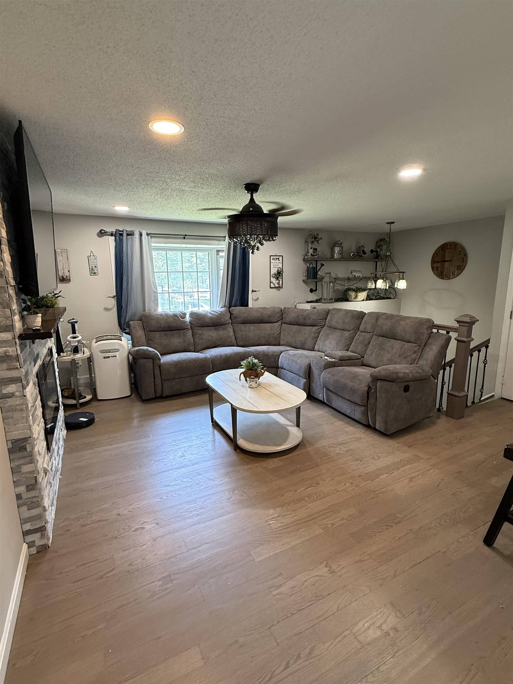 Nashua, NH 03062,8 Kim DR