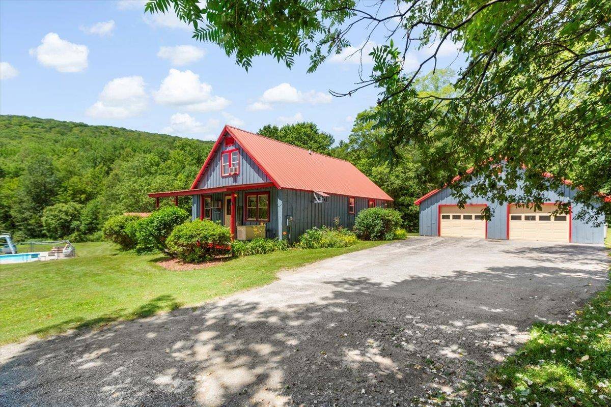 1061 Granger Hollow RD, Shaftsbury, VT 05262