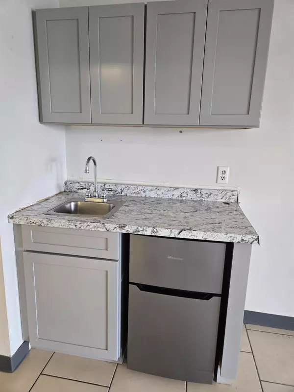 Hampton, NH 03842,550 Winnacunnett RD #206