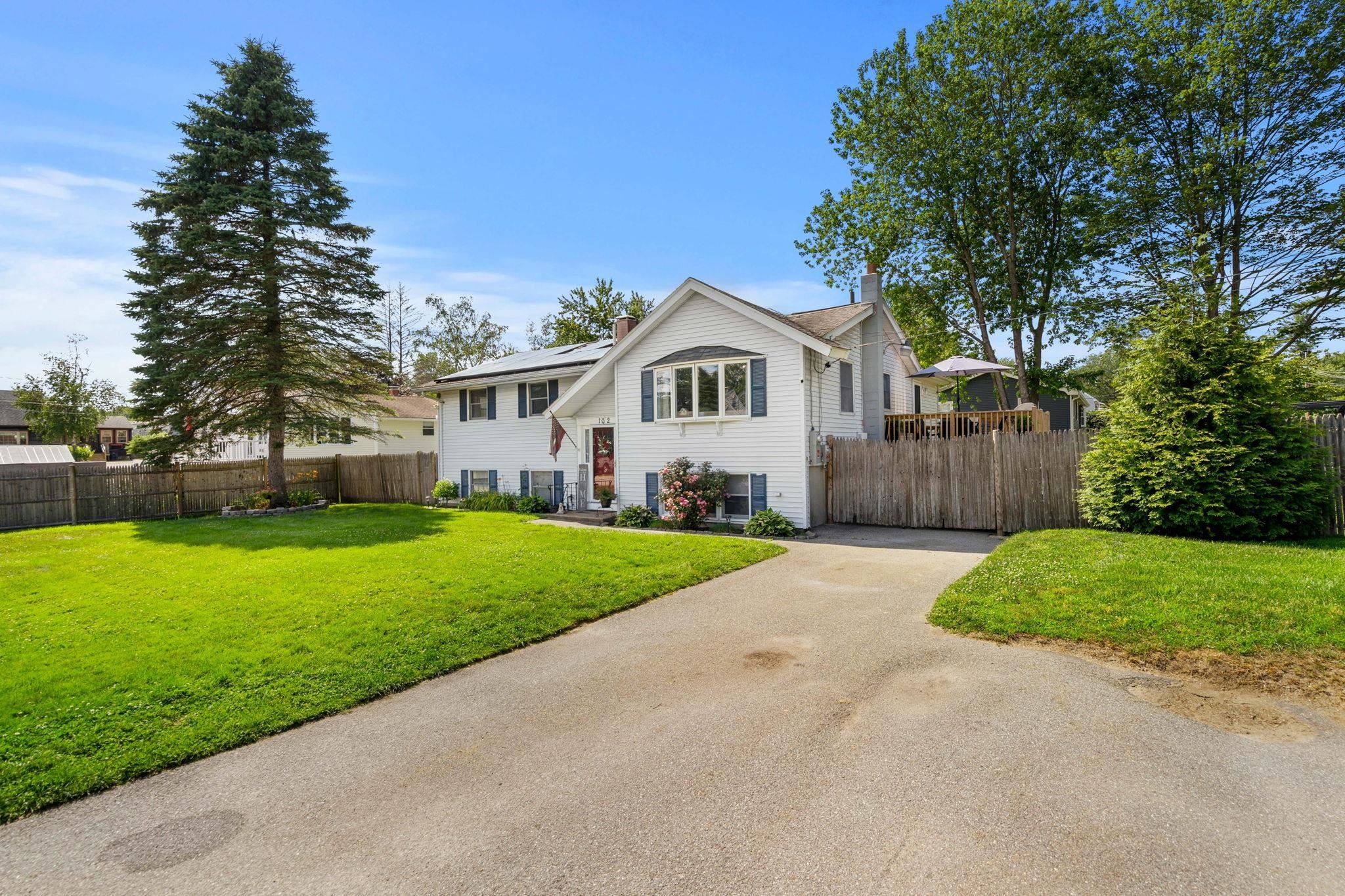 Nashua, NH 03063,102 Dalton ST