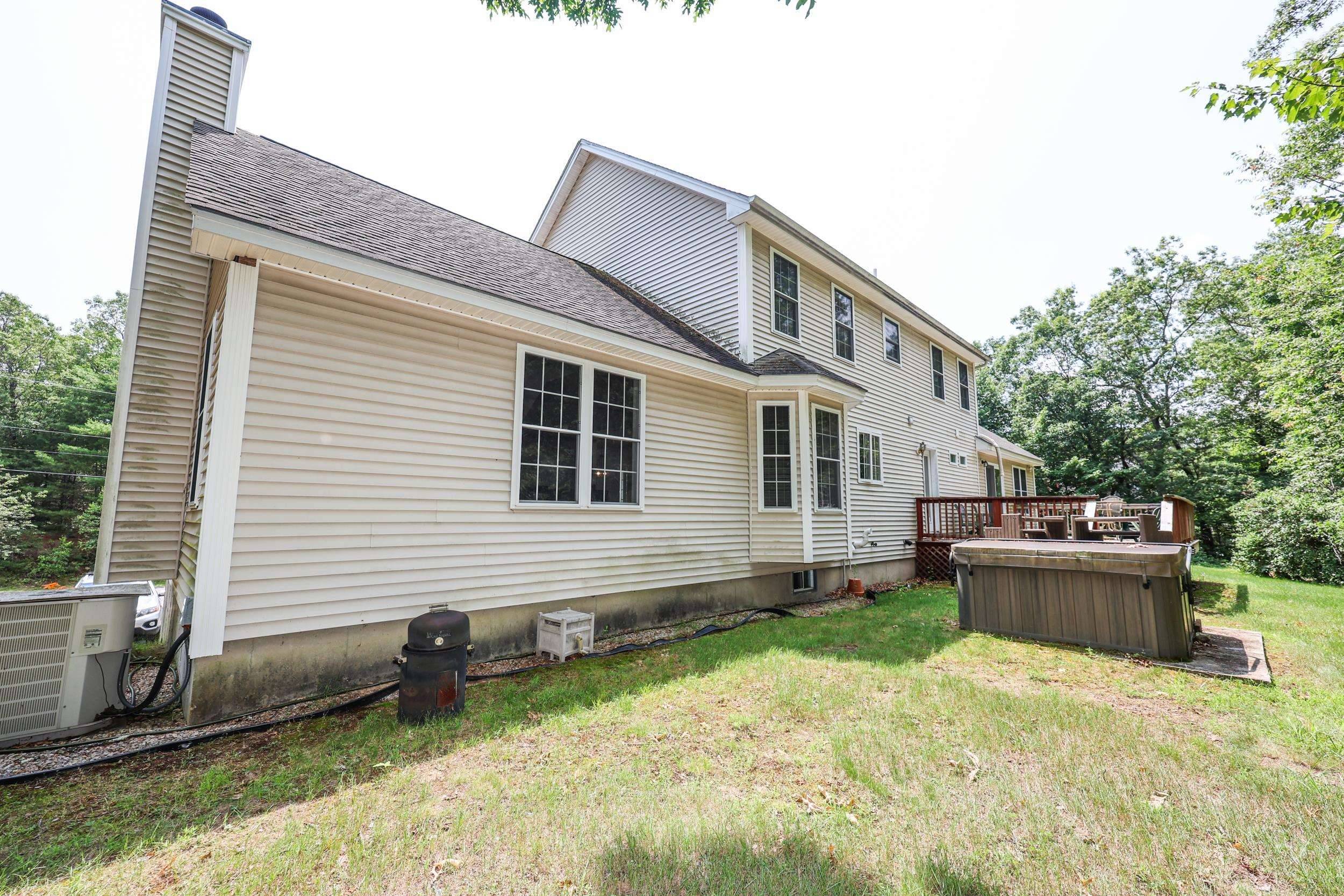 Litchfield, NH 03052,19 Bear Run DR