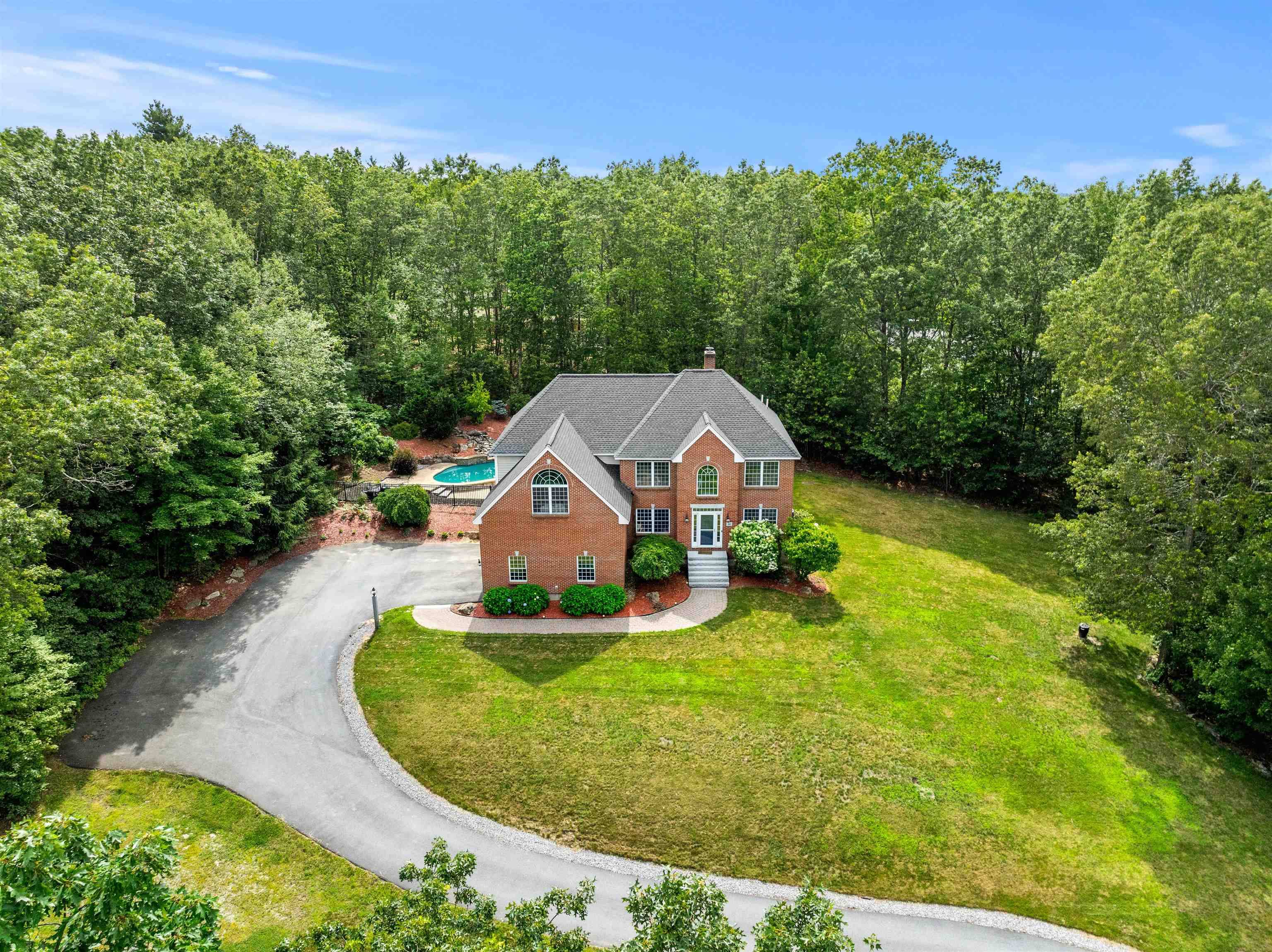 Bedford, NH 03110,60 Camelot DR