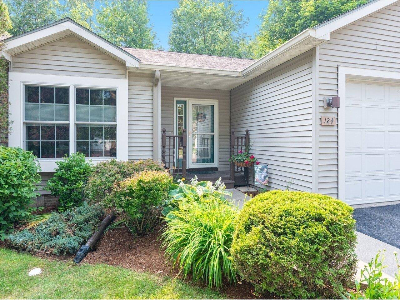 124 Honeysuckle LN, Williston, VT 05495