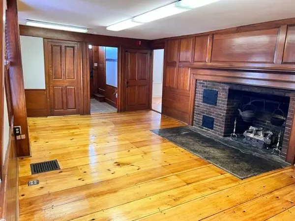 Hollis, NH 03049,2 Ash ST