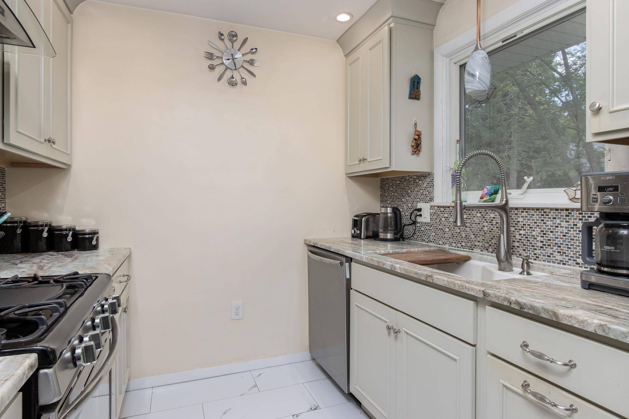 Pembroke, NH 03275,377 Perley AVE