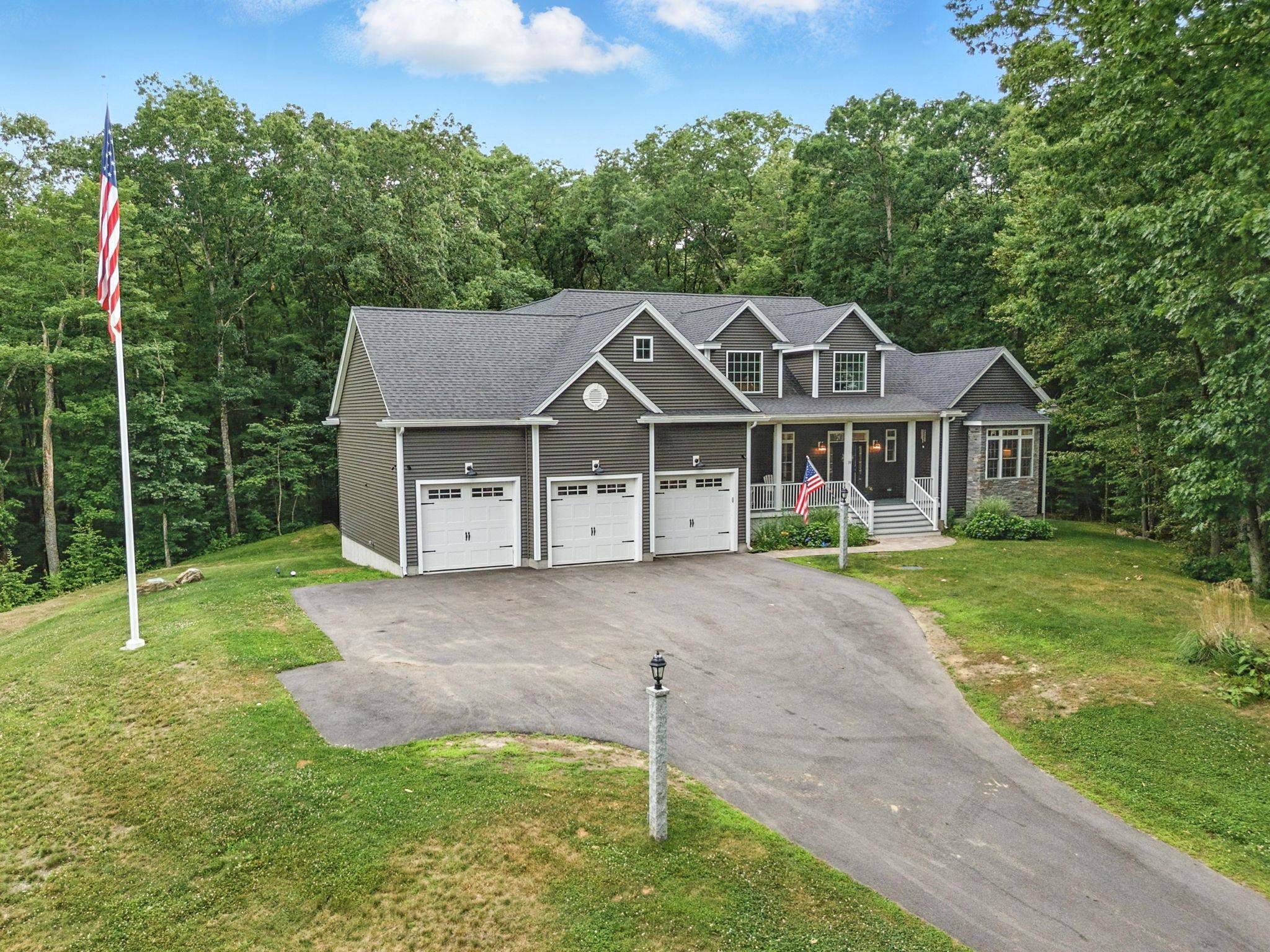 39 Parkside DR, Pelham, NH 03076