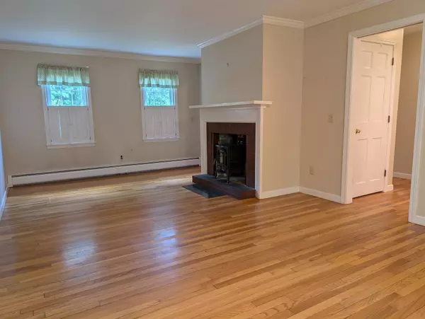 Hopkinton, NH 03229,173 Amesbury RD