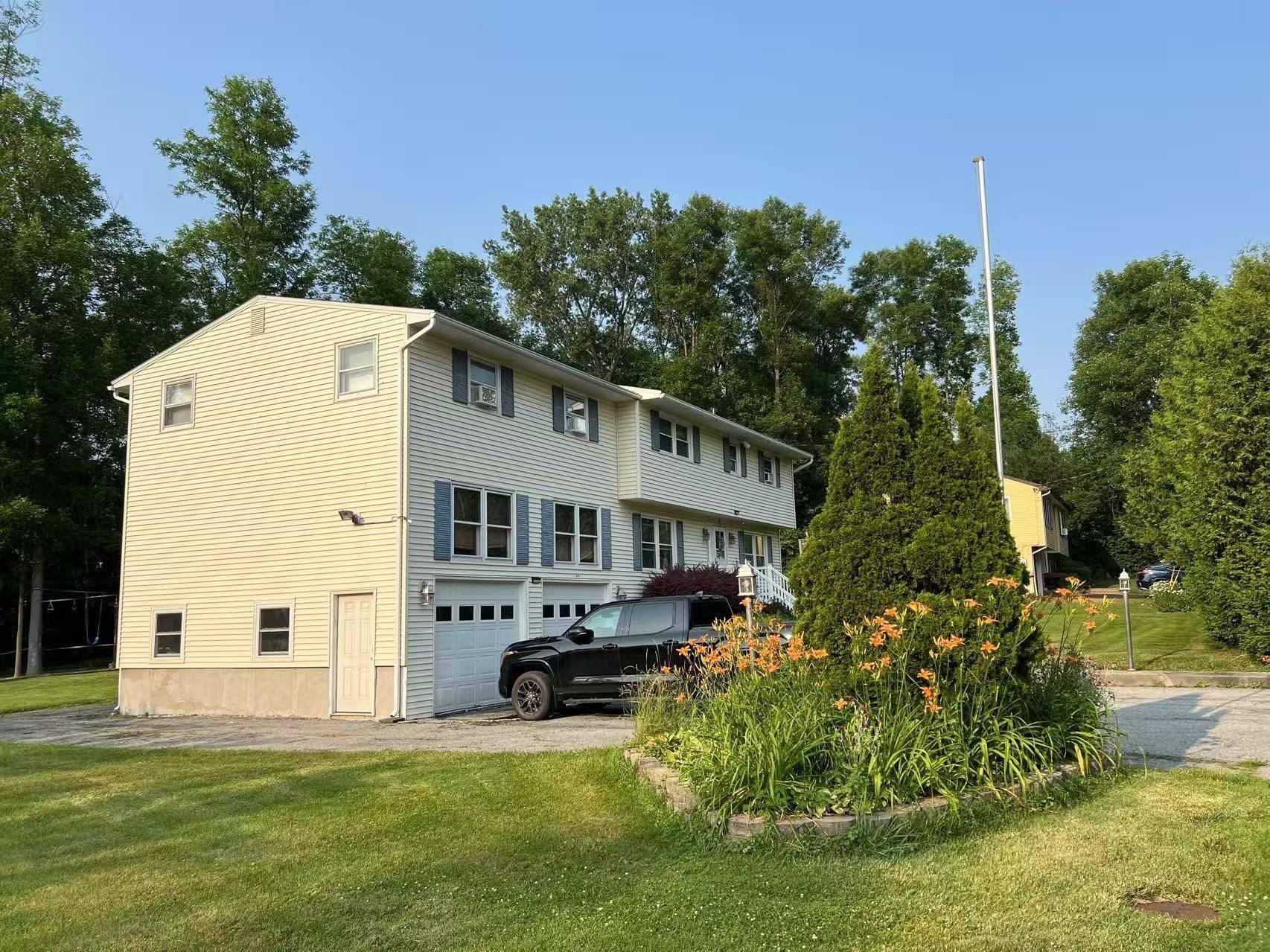 Shelburne, VT 05482,166 Lakeview DR