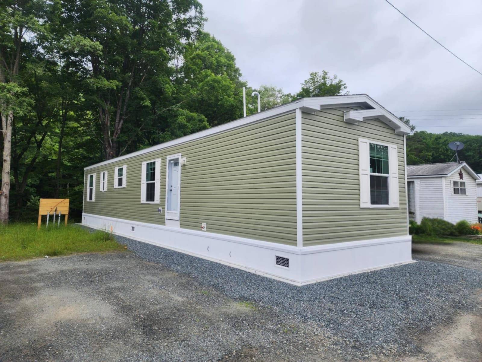 9 Walnut ST, Hartford, VT 05088