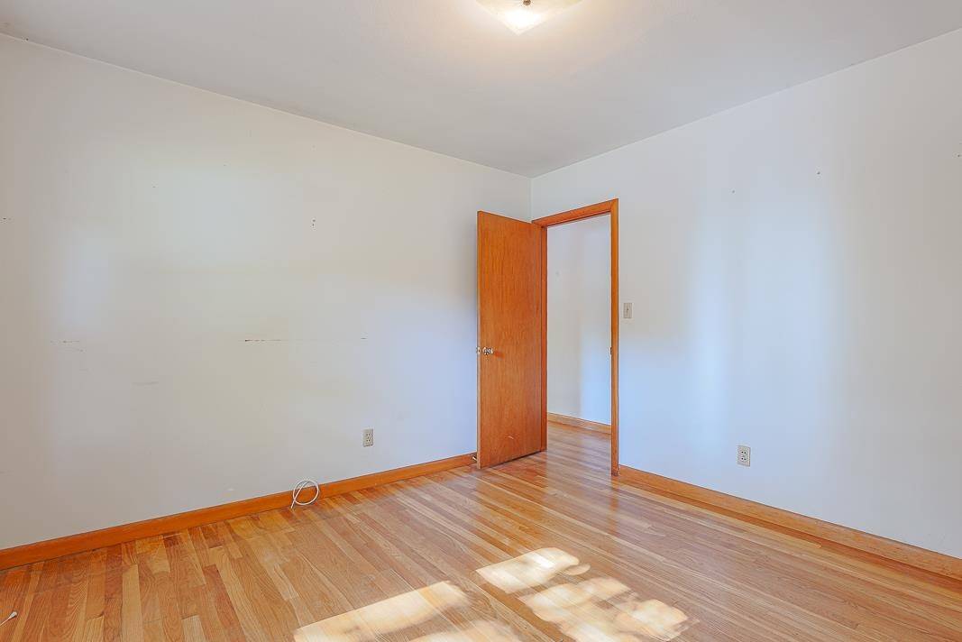 Manchester, NH 03109,185 Cushing AVE