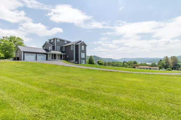 86 Forty RD, Barton, VT 05822