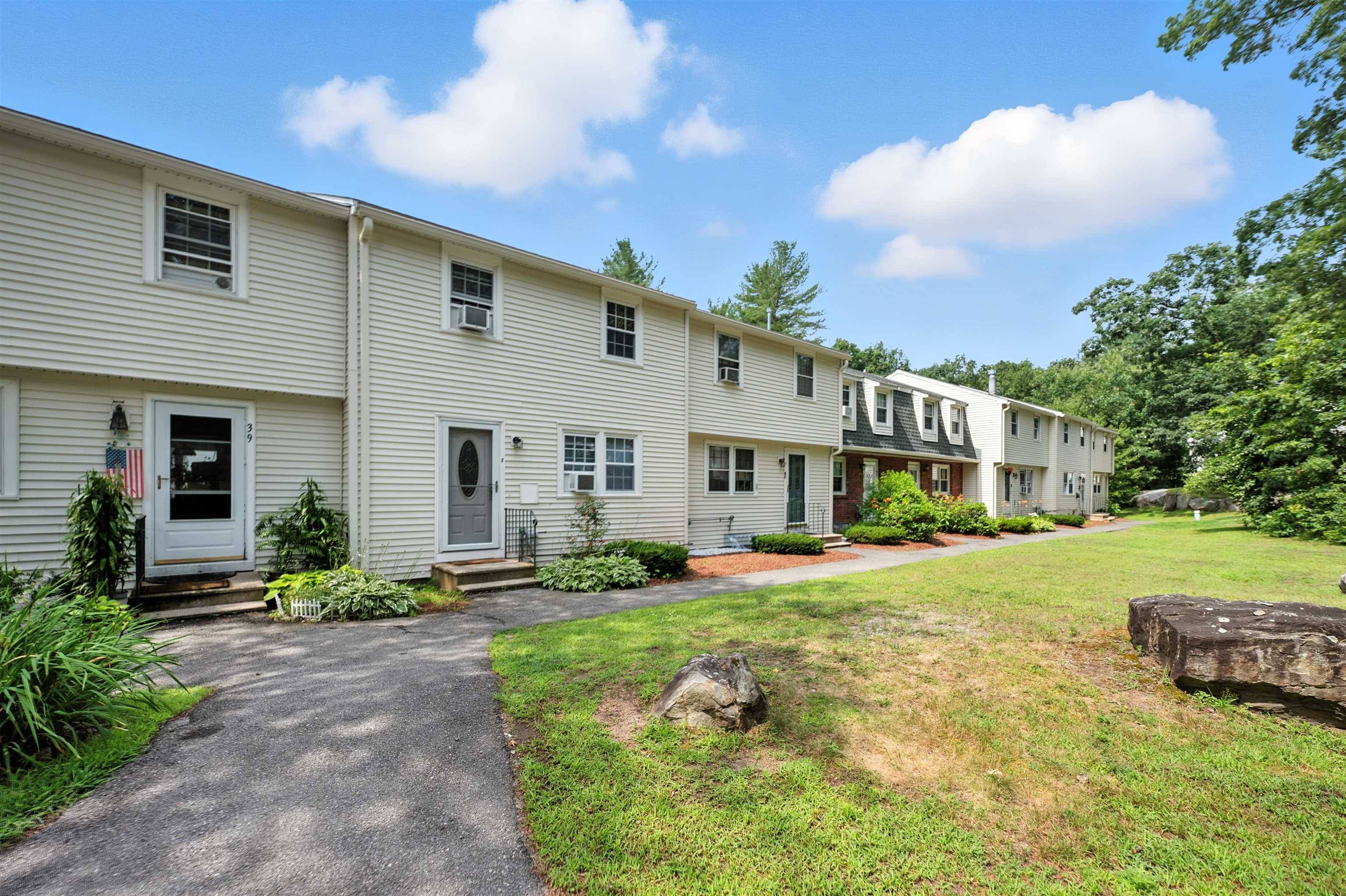41 Olde Country Village RD #41, Londonderry, NH 03053