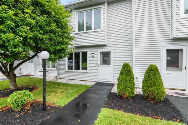 17 Kyle DR #17, Newport, NH 03773