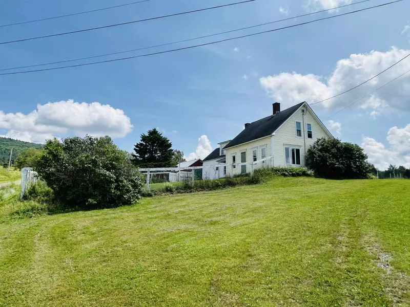 797 Golf Links RD, Colebrook, NH 03576