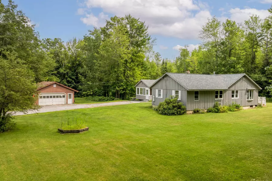 61 Moore RD, Newport, NH 03773