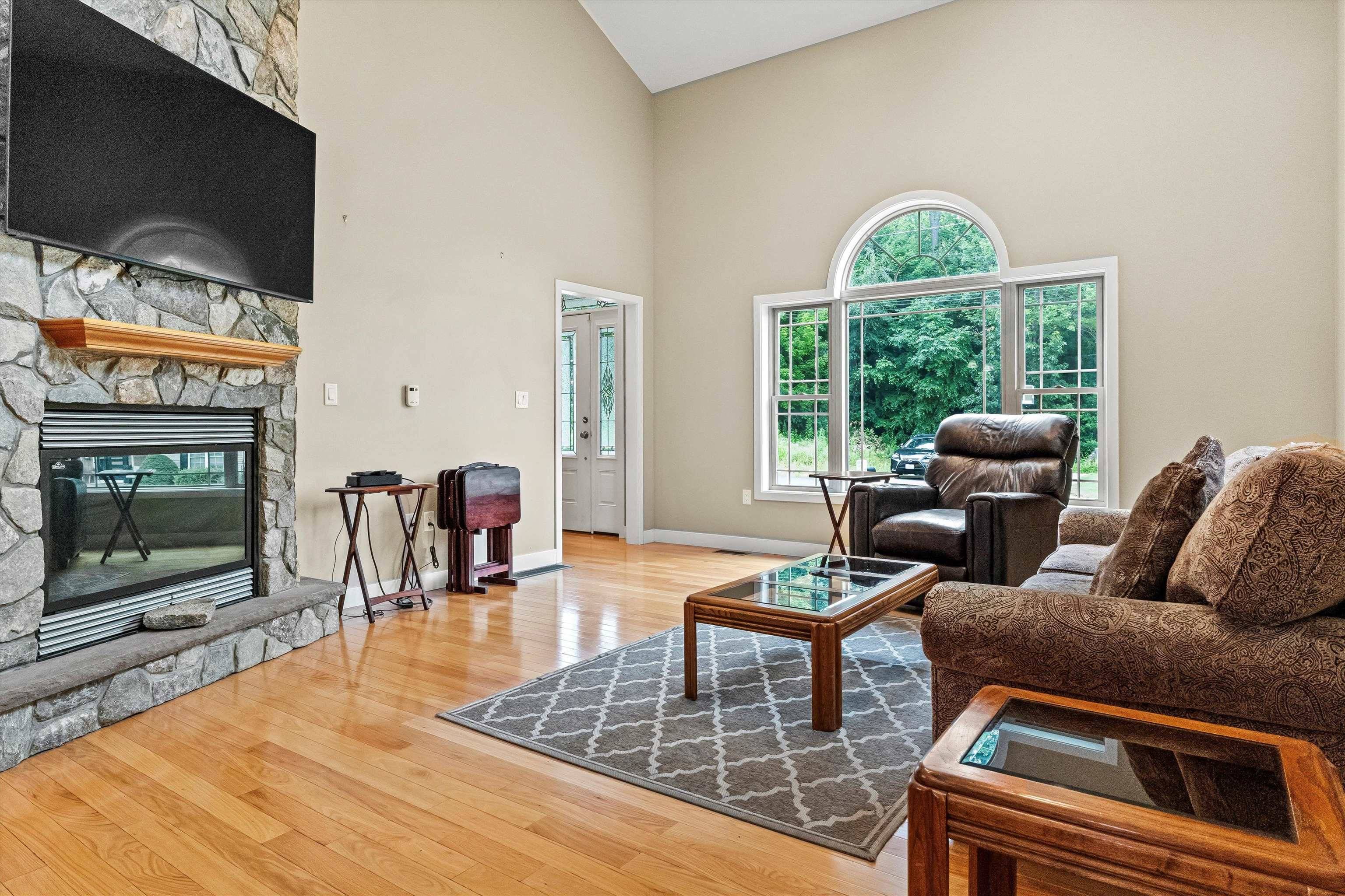Goffstown, NH 03045-1342,81 Holly ST