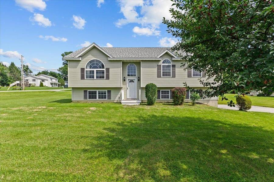 12 Tanglewood DR, St. Albans Town, VT 05478