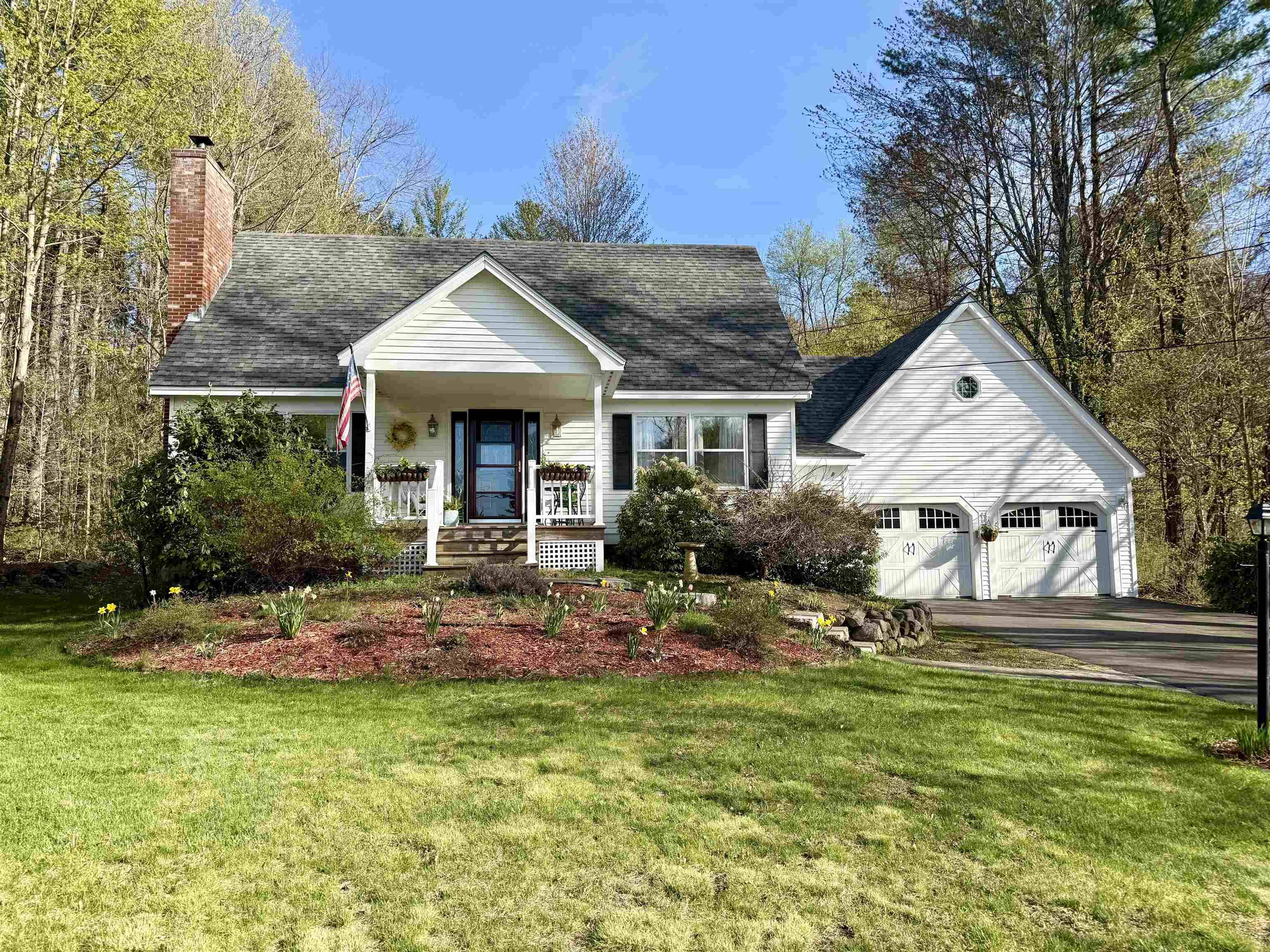 55 Carriage LN, Hopkinton, NH 03229