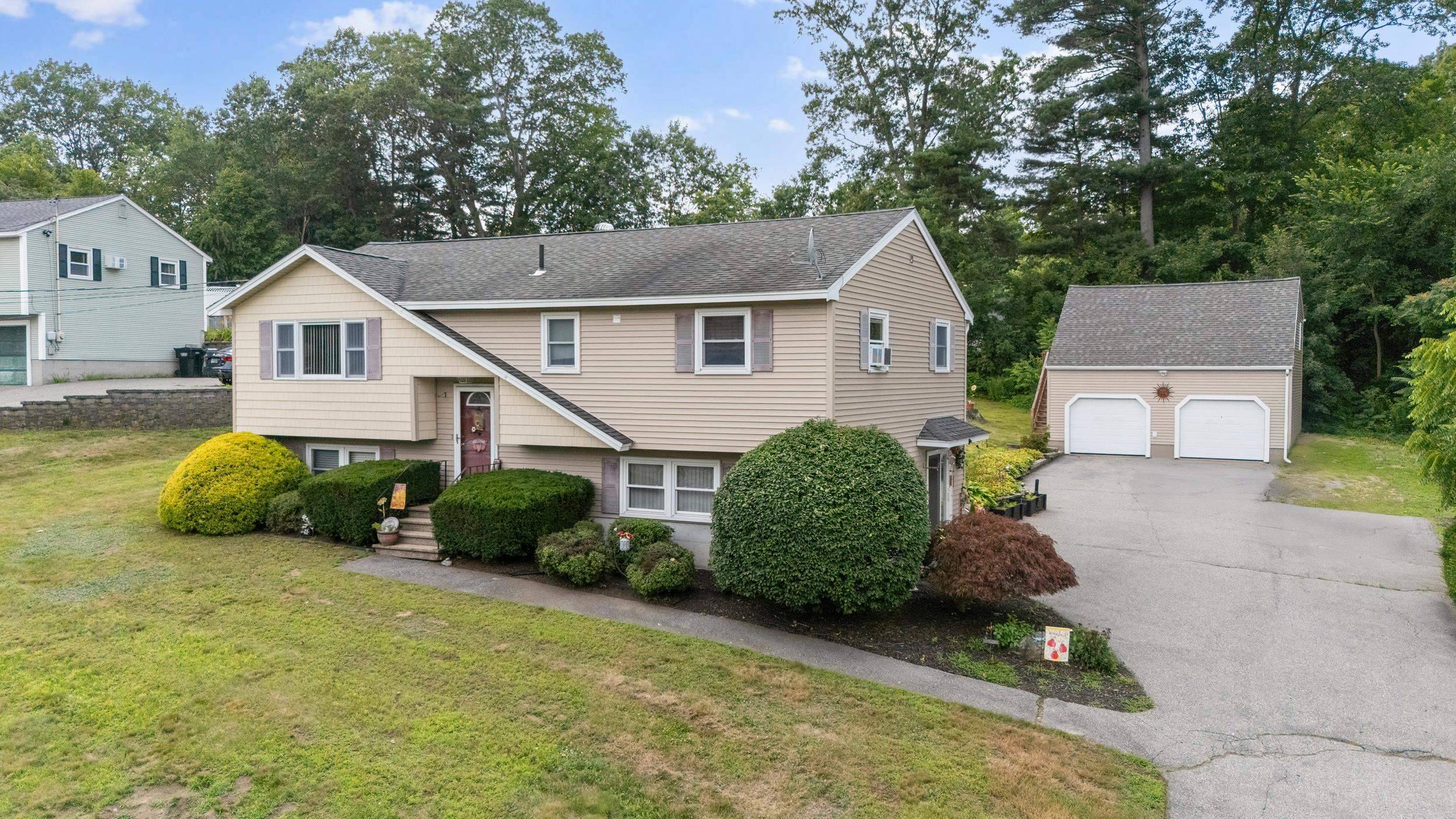 17 Dyson DR, Salem, NH 03079