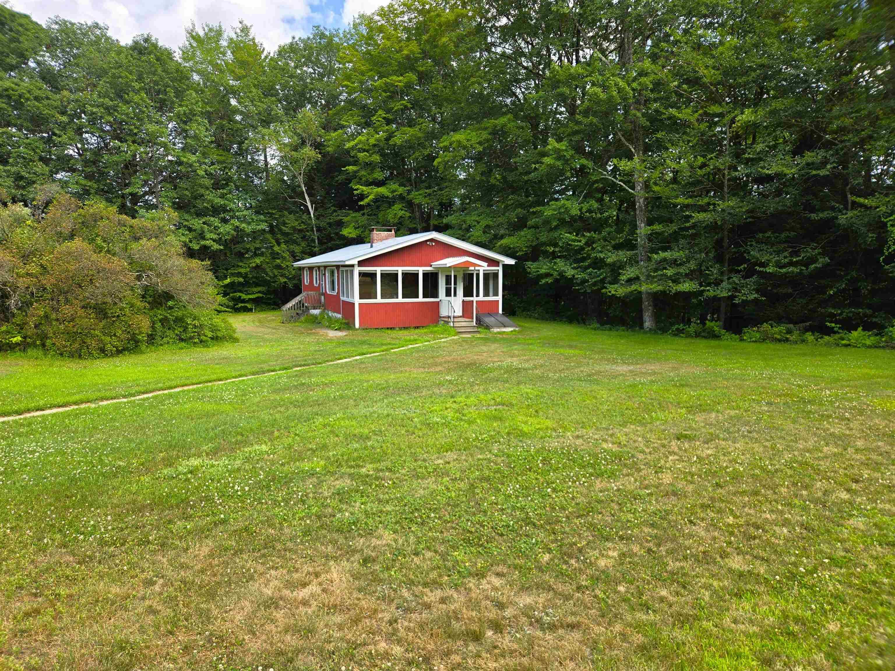 Dummerston, VT 05301,172 School House RD