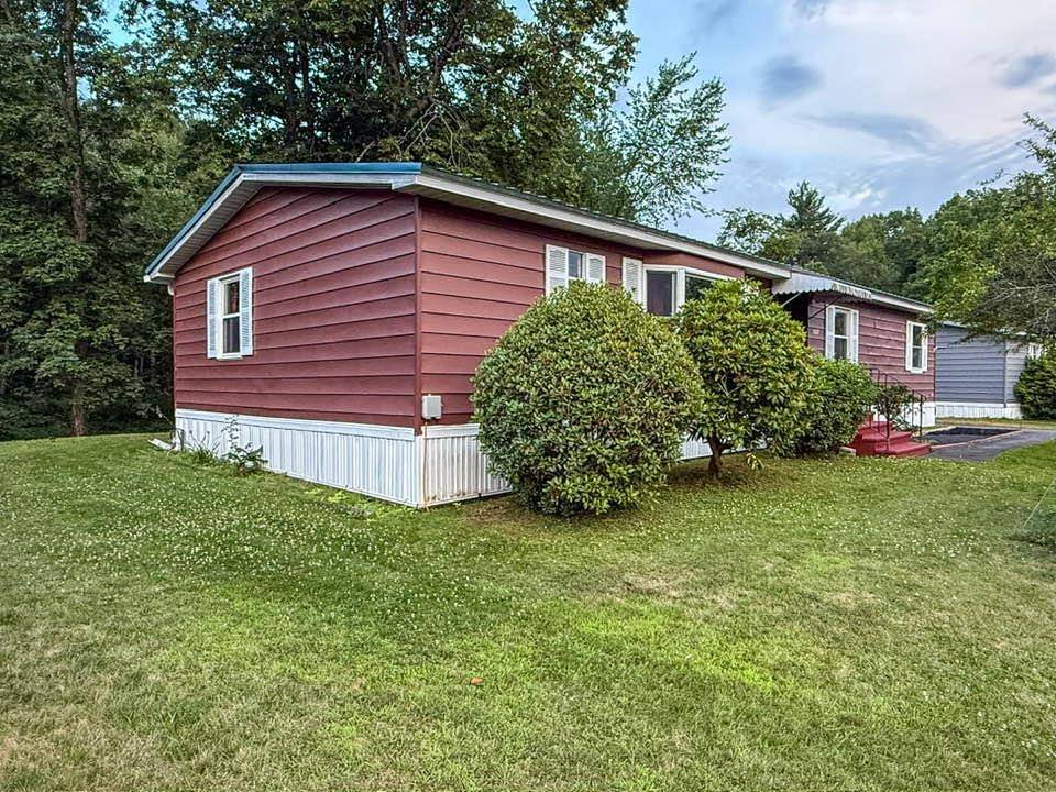 Exeter, NH 03833,1007 Camelot DR