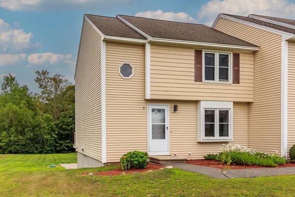 9 Scott LN, Sandown, NH 03873