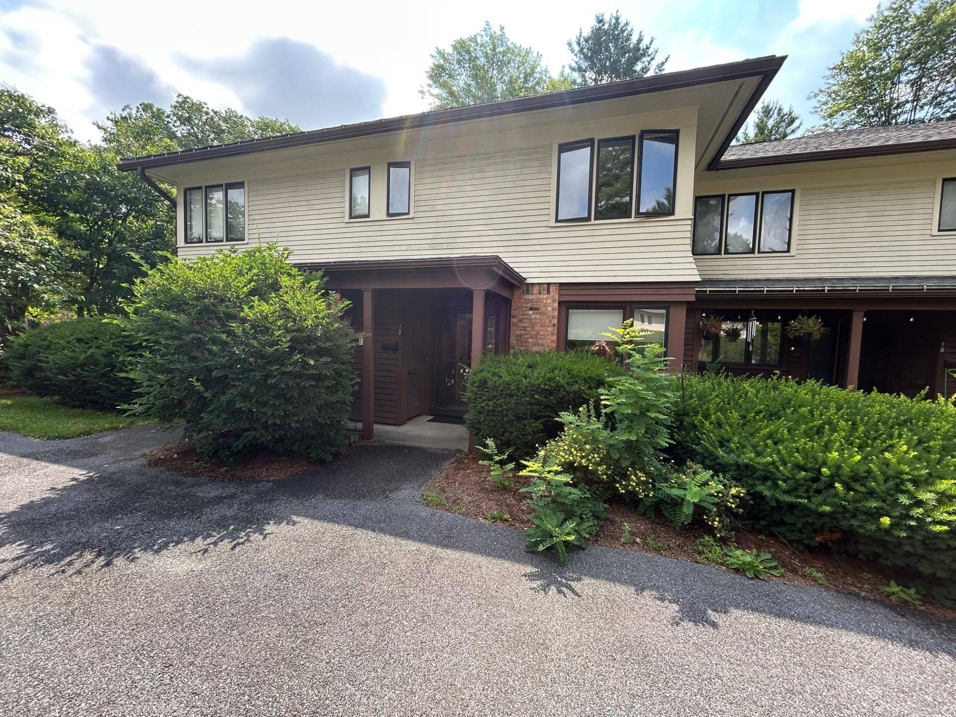 17 Wrisley CT, Essex, VT 05452