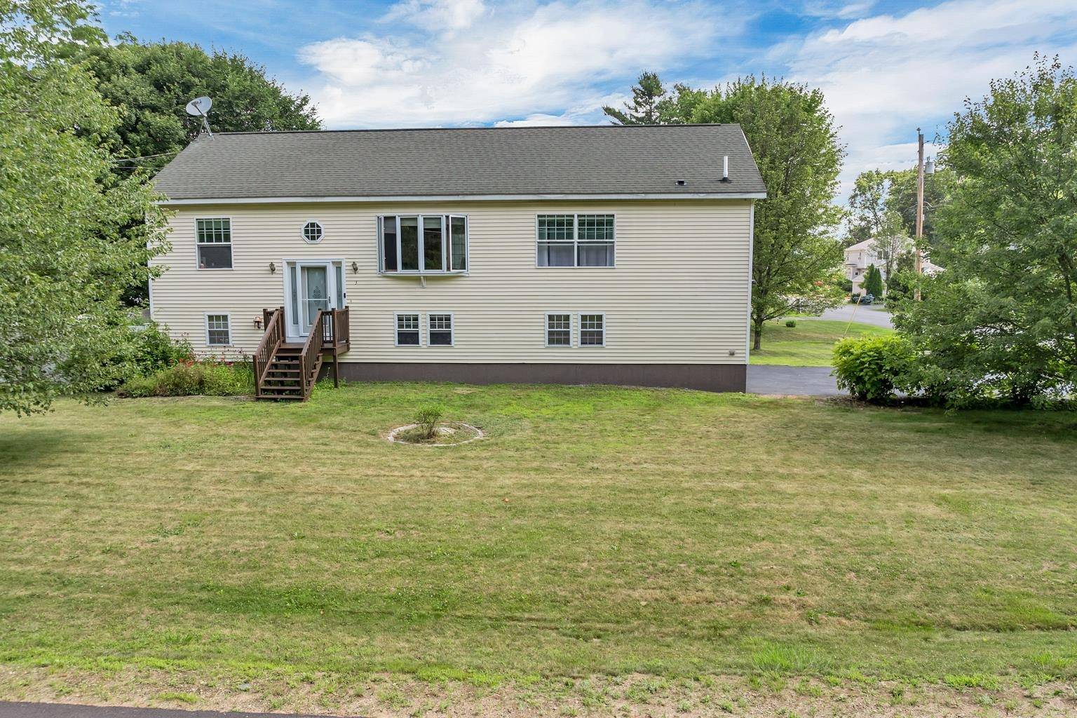 3 Amanda ST, Rochester, NH 03867