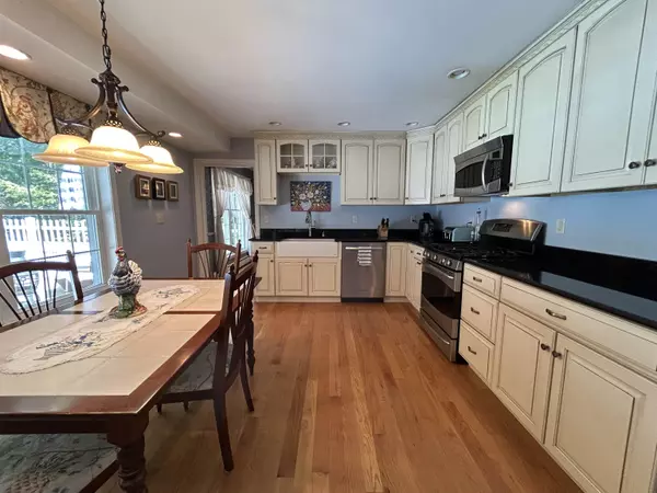 Kingston, NH 03848,30 Hillside RD