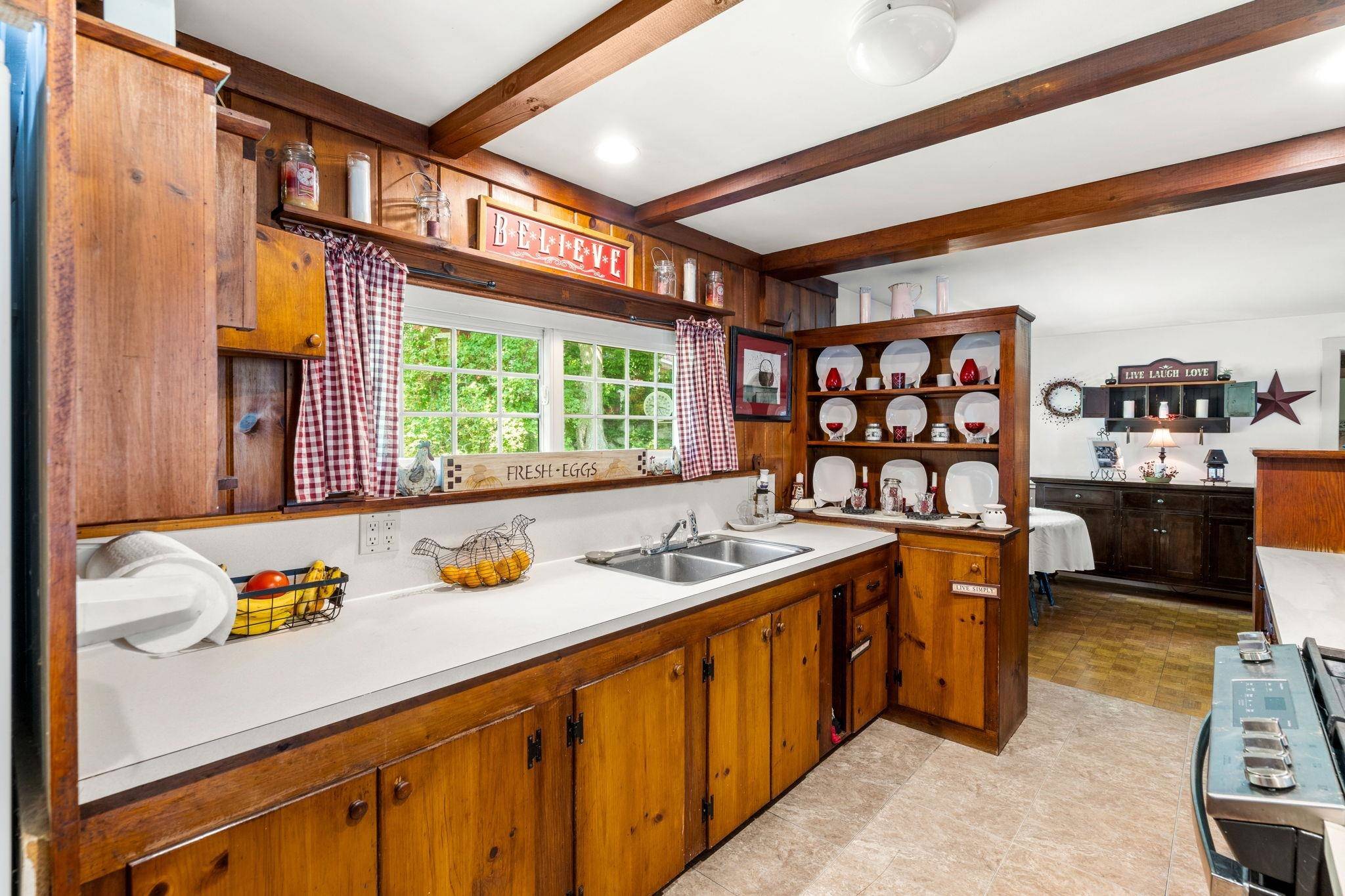 Henniker, NH 03242,6 The Oaks