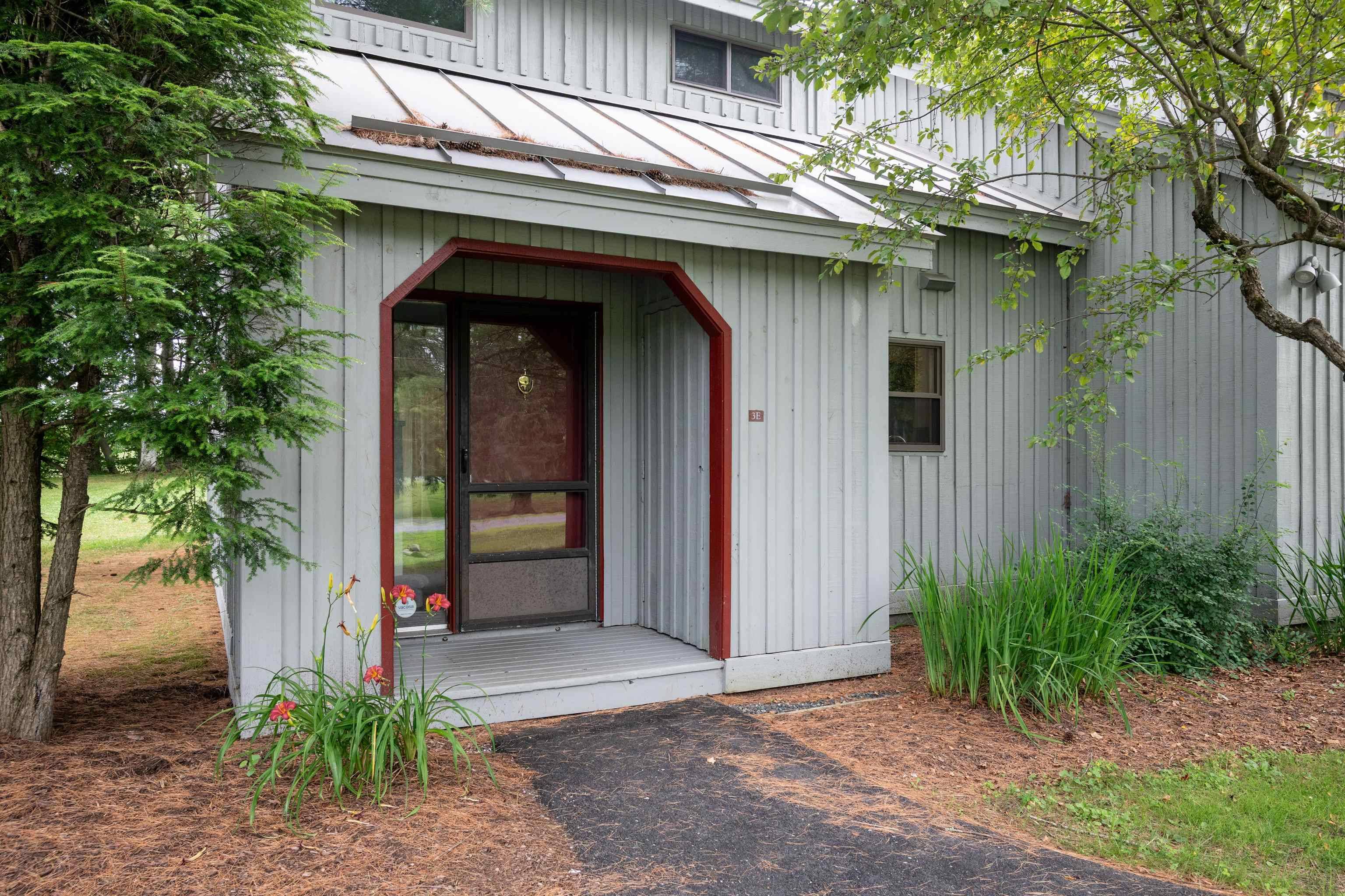 860 Murphy's RD #E, Hartford, VT 05059