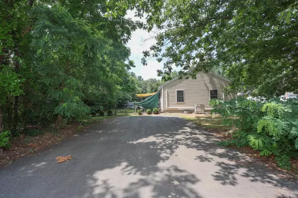 Goffstown, NH 03045,22 Cove ST