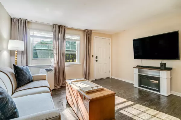 Dover, NH 03820,93 Henry Law AVE #118