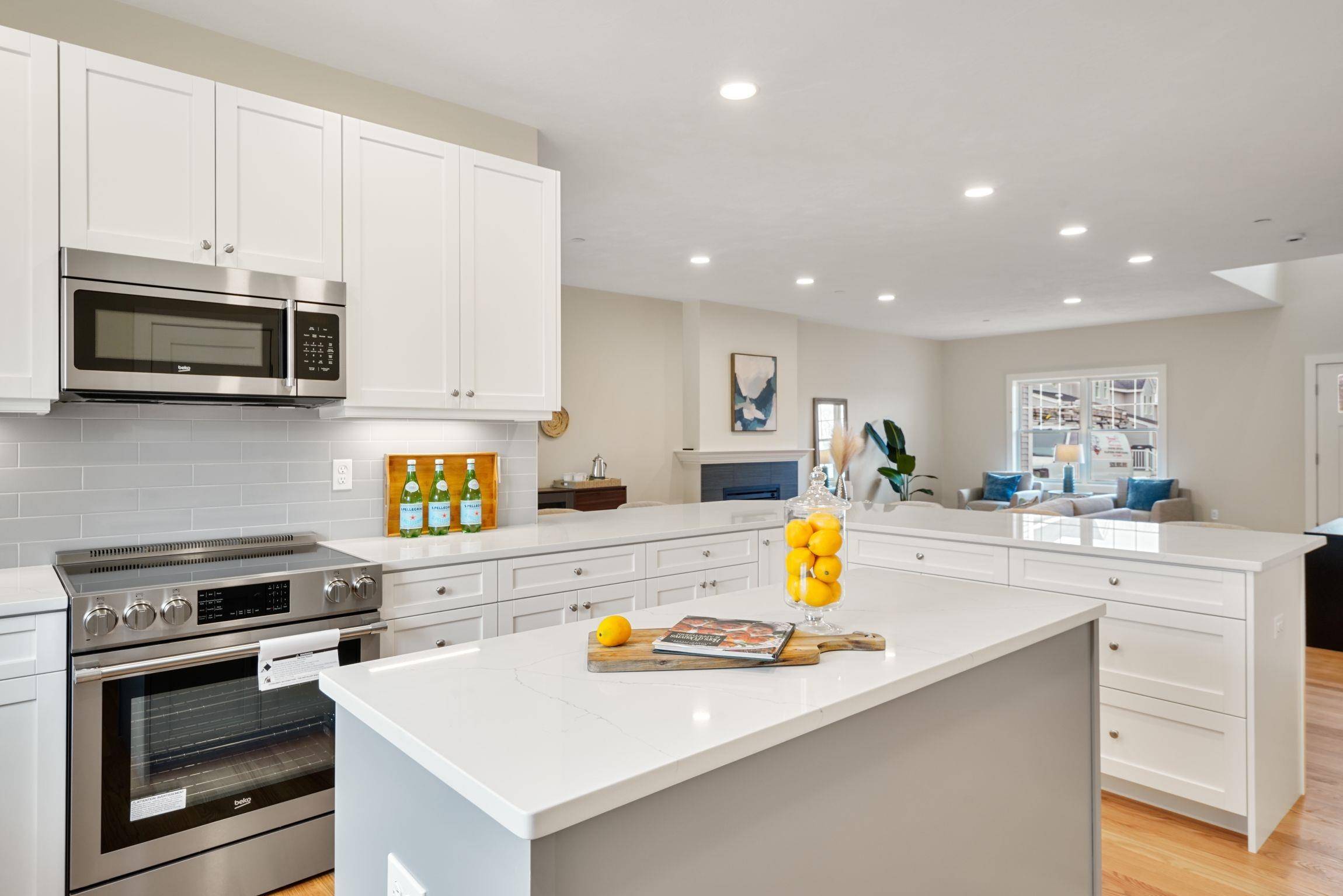 14 Brightstone CIR, Sandown, NH 03873