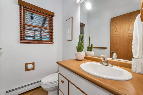 Meredith, NH 03253,86 Pleasant ST