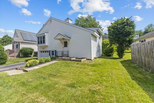 33 Valley Ridge RD, South Burlington, VT 05403
