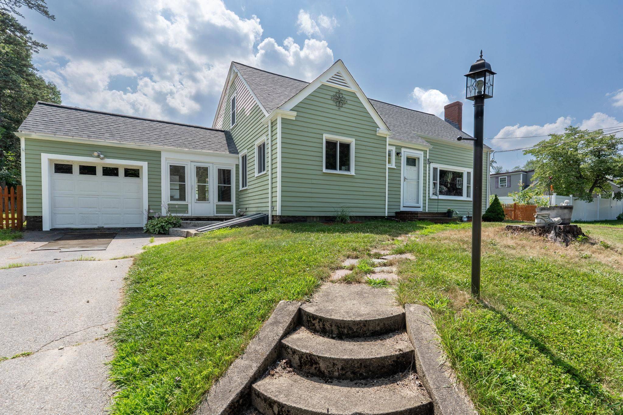 15 Hyatt AVE, Haverhill, MA 01835